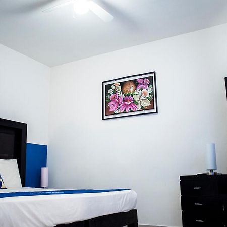 La Estancia Apartments מזטלן מראה חיצוני תמונה