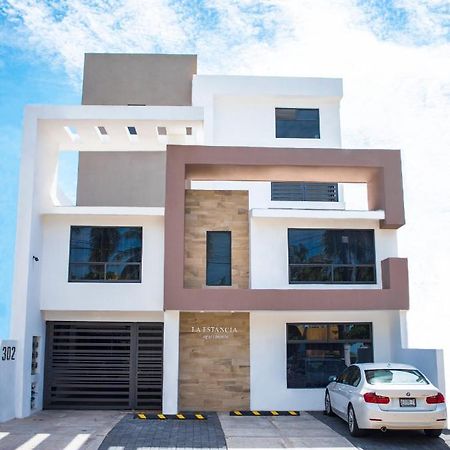 La Estancia Apartments מזטלן מראה חיצוני תמונה