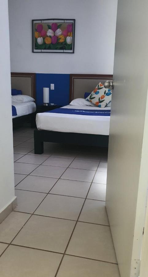 La Estancia Apartments מזטלן מראה חיצוני תמונה