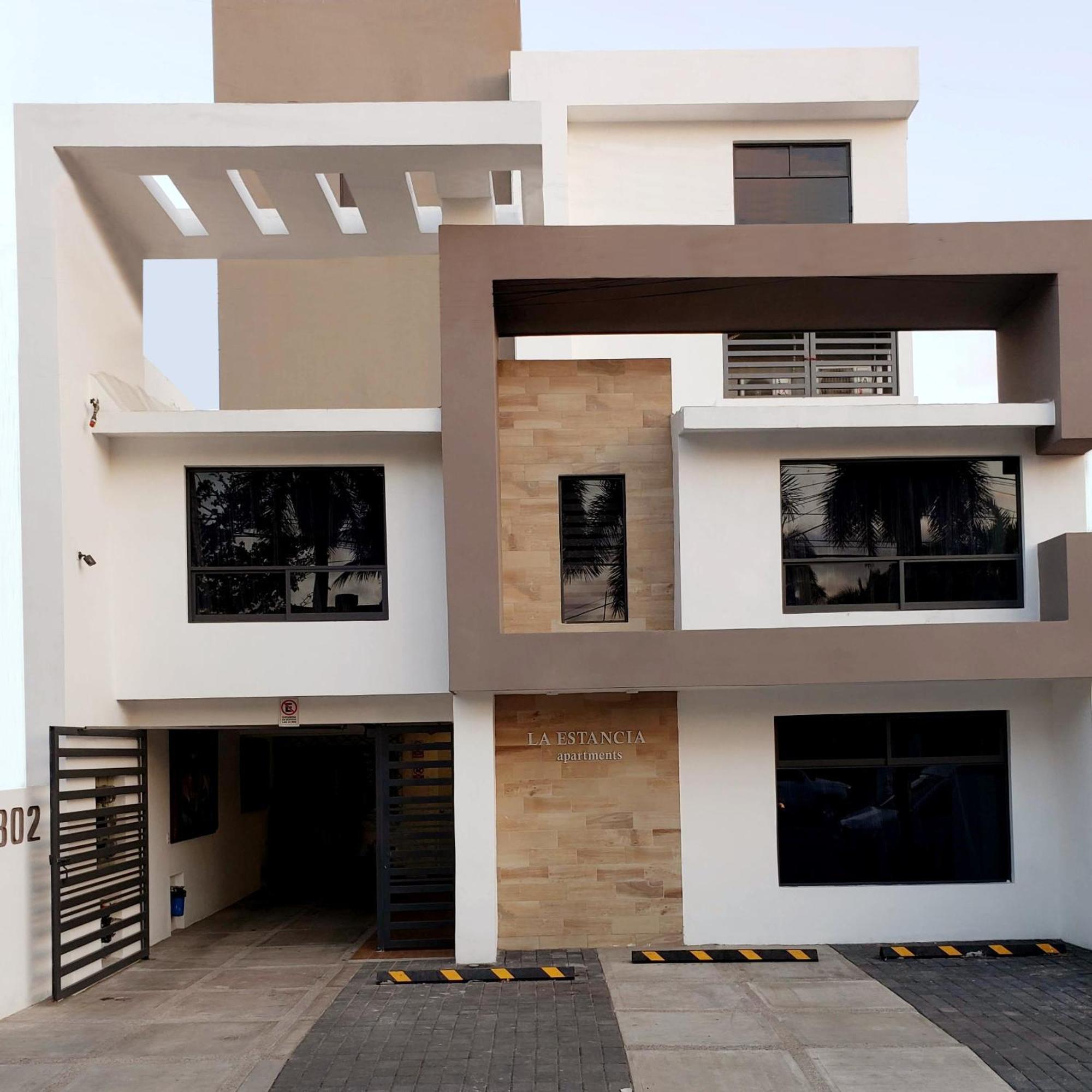 La Estancia Apartments מזטלן מראה חיצוני תמונה