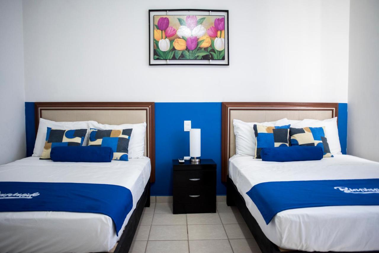 La Estancia Apartments מזטלן מראה חיצוני תמונה