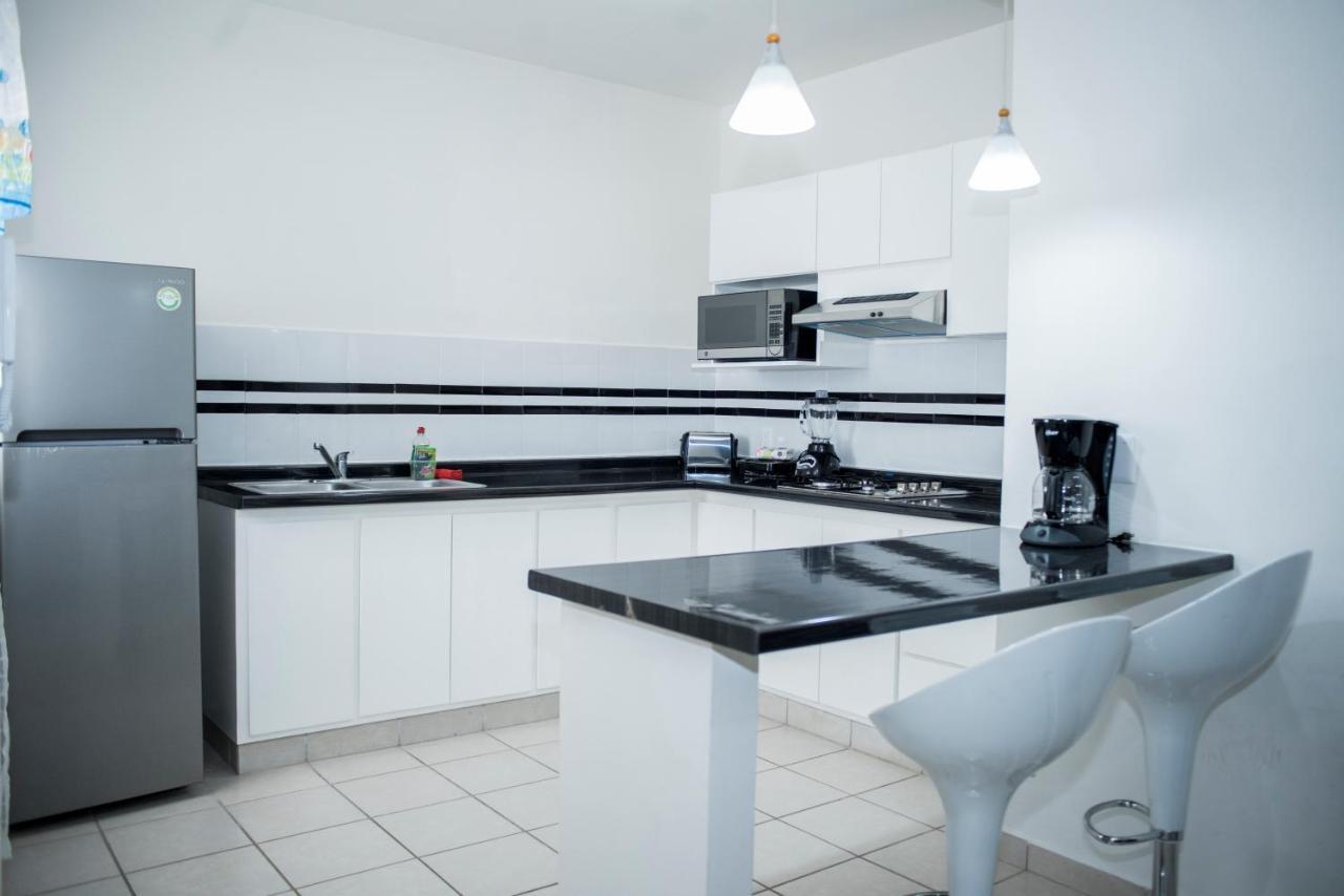La Estancia Apartments מזטלן מראה חיצוני תמונה