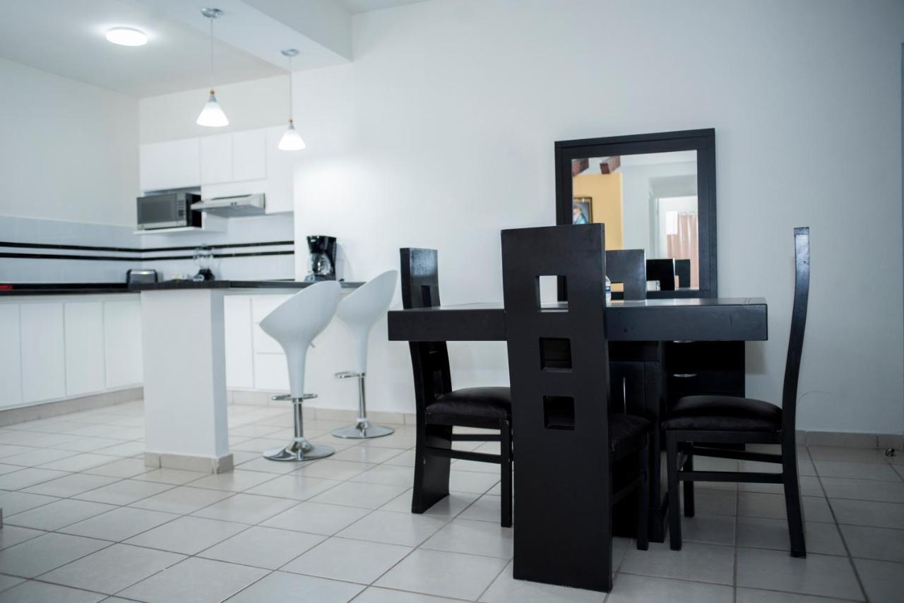 La Estancia Apartments מזטלן מראה חיצוני תמונה