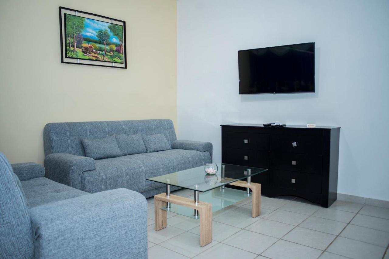 La Estancia Apartments מזטלן מראה חיצוני תמונה